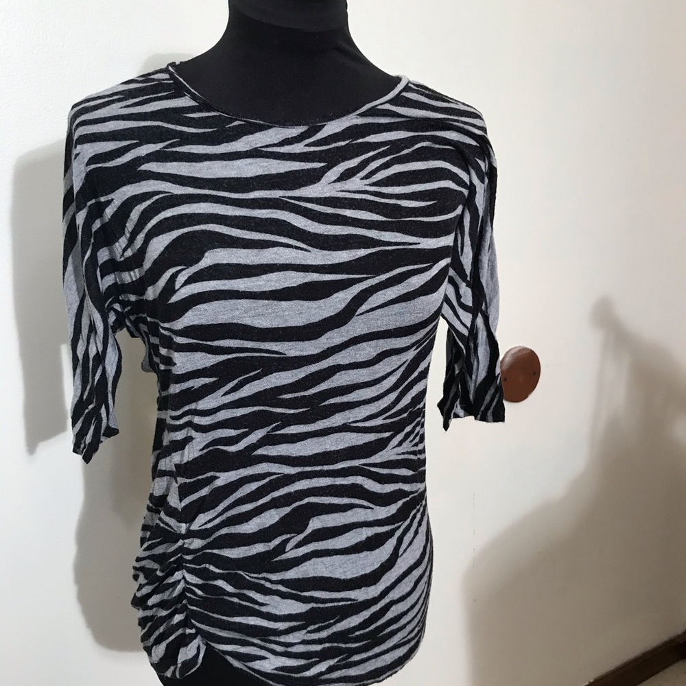 Julie’s Closet Maternity zebra print size L soft!